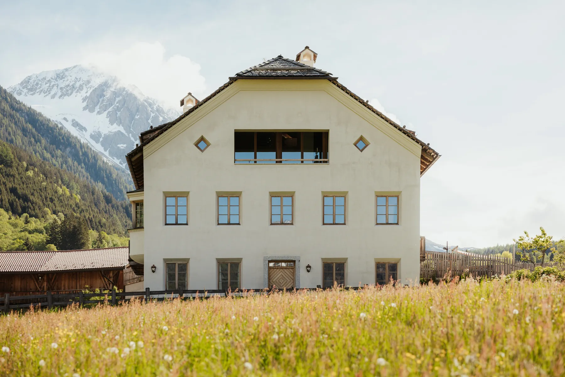Die Frontfassade des Halbwöhrerhofs