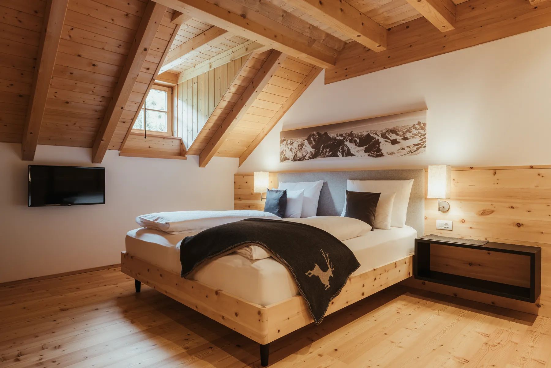 Doppelbett im Schlafzimmer